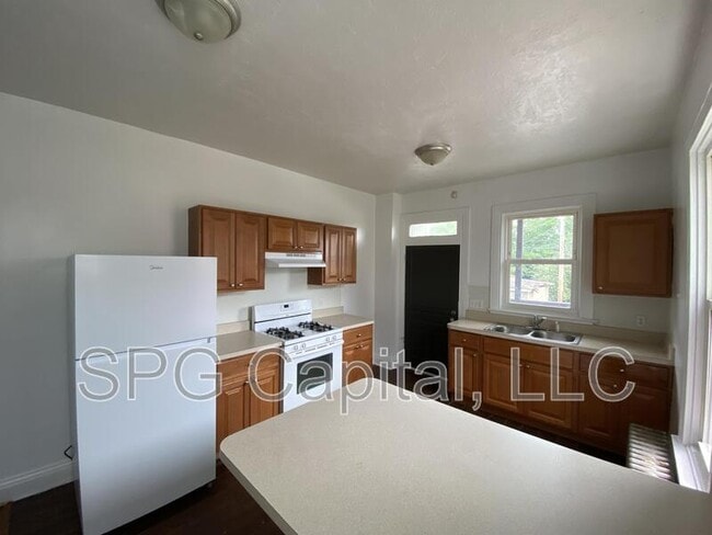Photo - 214 W Jackson St