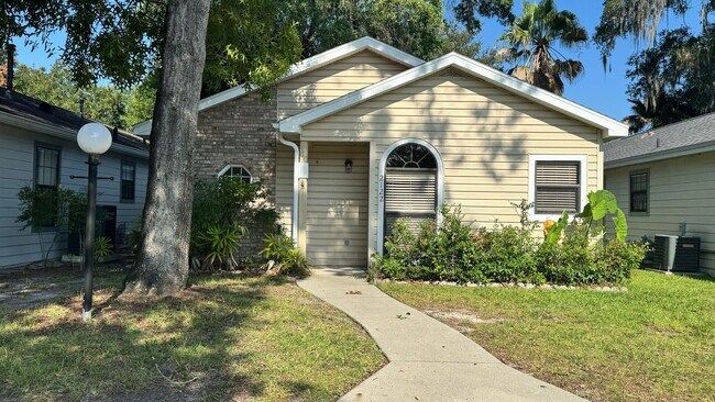 Photo - Spacious 2BR/2BA Home with Screened Porch & Fenced Yard For Rent!