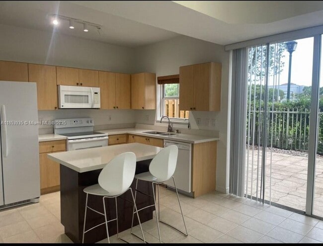 Building Photo - 11500 NW 60th Terrace Rental