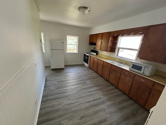 Photo - 114 W Alexander St