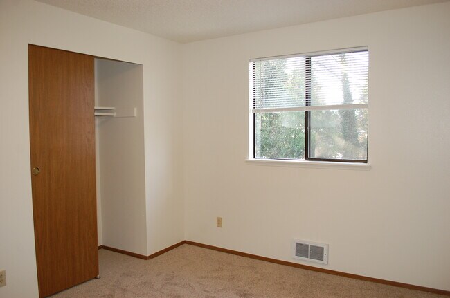 Photo - 108 Kensington Ave S Unit #4