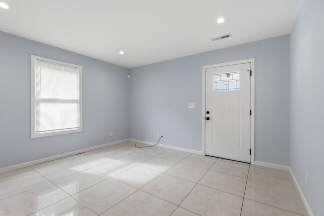 Photo - 408 Elgin St Unit B