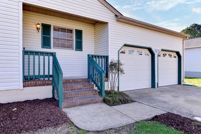Photo - 910 Charlotte Dr