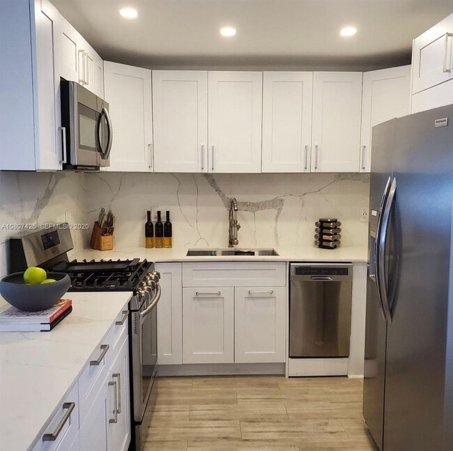 Photo - Beautiful waterfront townhouse in the heart of Miami