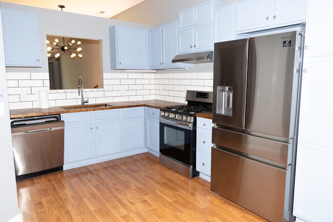 Photo - 1671 Glenn Abbey Dr