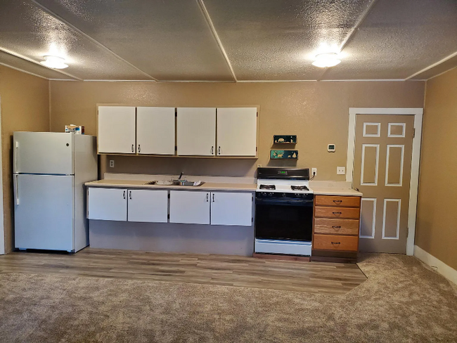 Building Photo - 410 Main St Rental