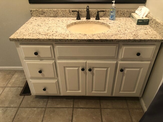 Photo - 503 St Joseph Dr NW