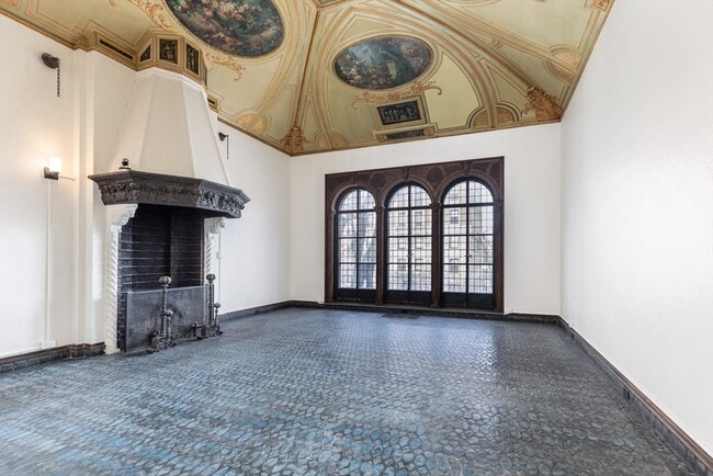 Building Photo - 107 Beacon St Unit 3