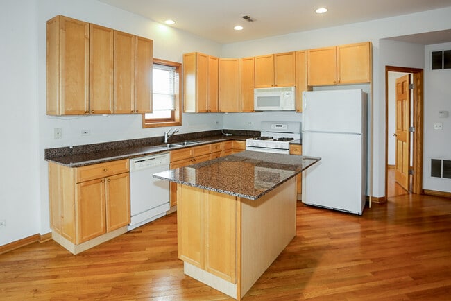 Photo - 2653-2743 N Wayne Ave