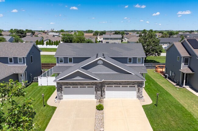 Photo - Spacious 4-Bedroom, 3.5-Bathroom Townhome & 2-Car Garage-West Champaign