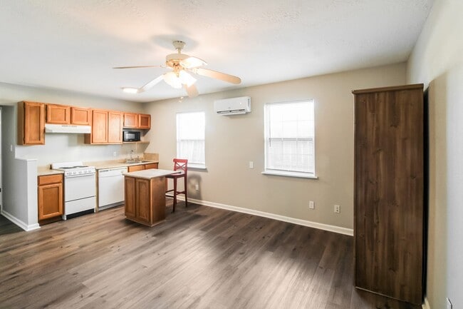 Photo - 610 Avenue H Unit 4