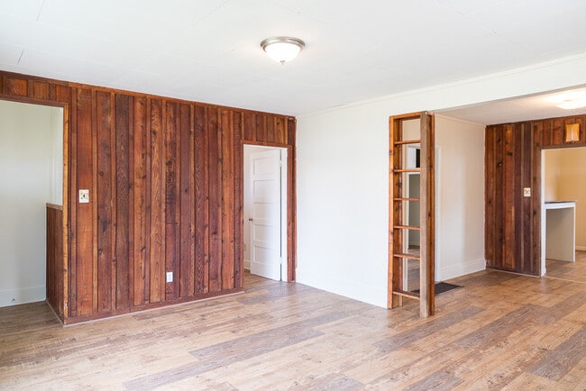 Photo - 1060 SW 5th Ave