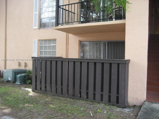 Building Photo - 10810 N Kendall Dr Unit Q-11