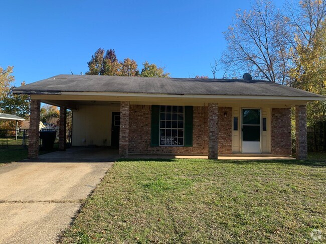 Building Photo - 3905 Chateau Dr Rental