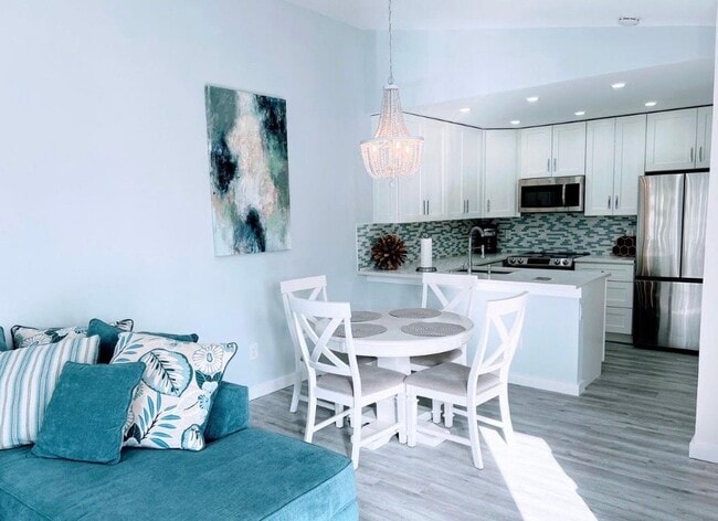 Photo - 647 Waterside Dr