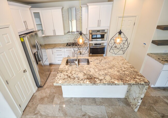 Photo - 3 bedroom House with a loft and solar panels