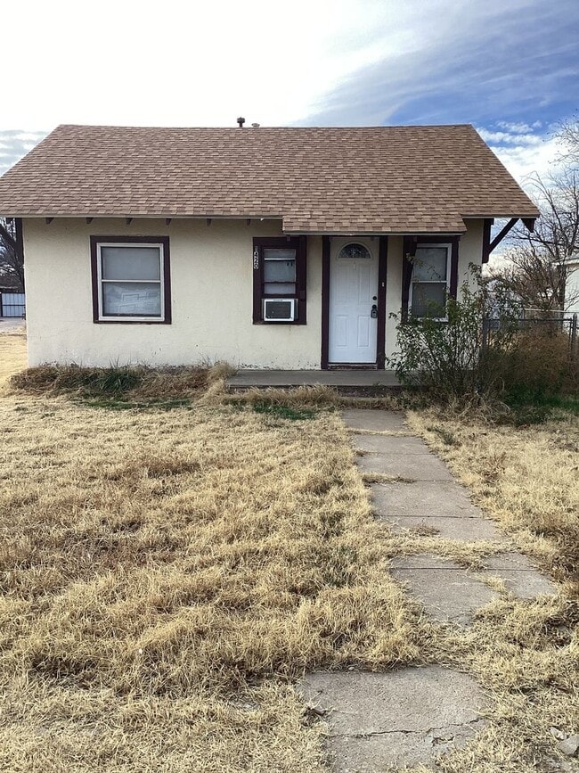 Building Photo - Freshly painted rooms in cute 2 bedroom home on quiet street!  Pets welcome!