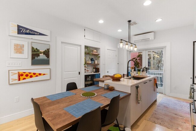 Photo - 62 Bolton St