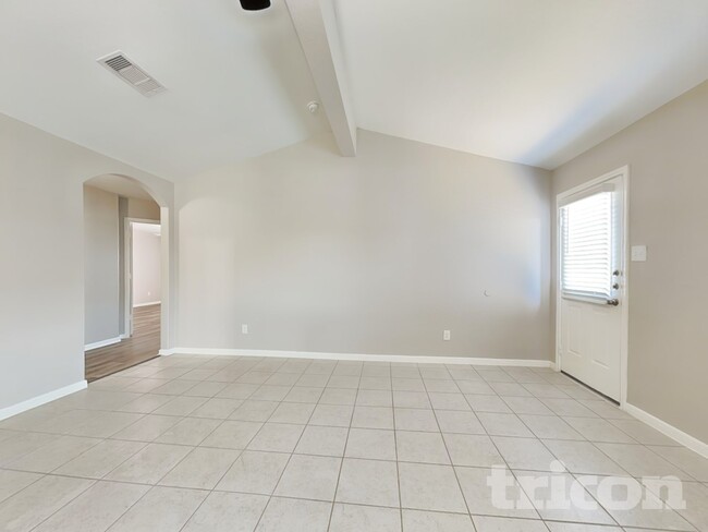 Photo - 417 Palomino Stand Dr