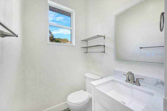 Photo - 167 5th St Unit 4