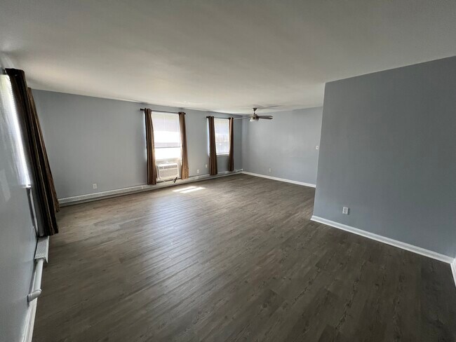 Photo - 13765 Cedar Rd