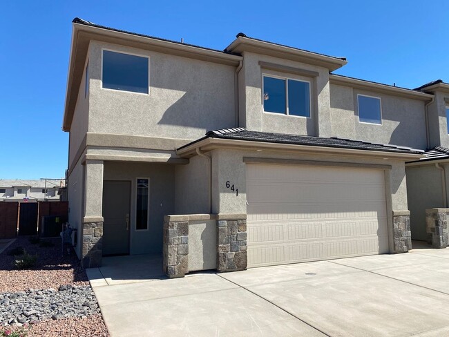 Newer Three Bedroom Duplex in Red Mountain... - Newer Three Bedroom Duplex in Red Mountain... Apartment Unit 322