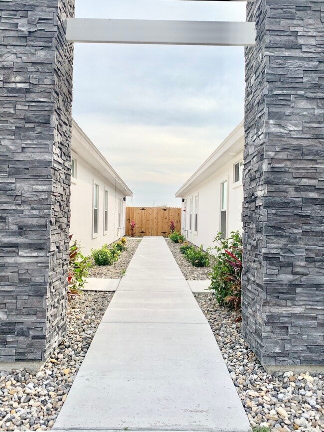 Photo - 2016 Summerland Ln Unit 3