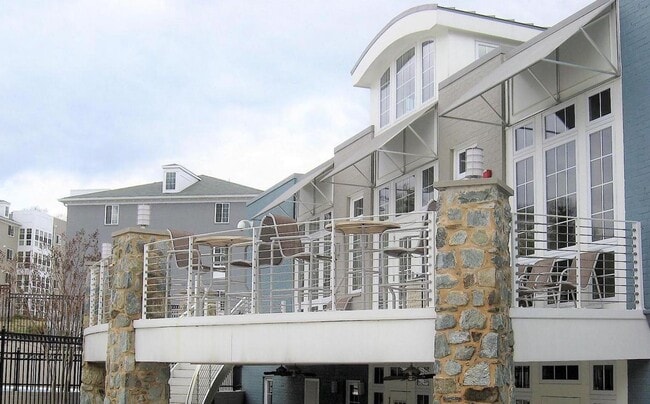 Building Photo - Gorgeous 1 Bed 1 Bath 1st Floor Condo In S...