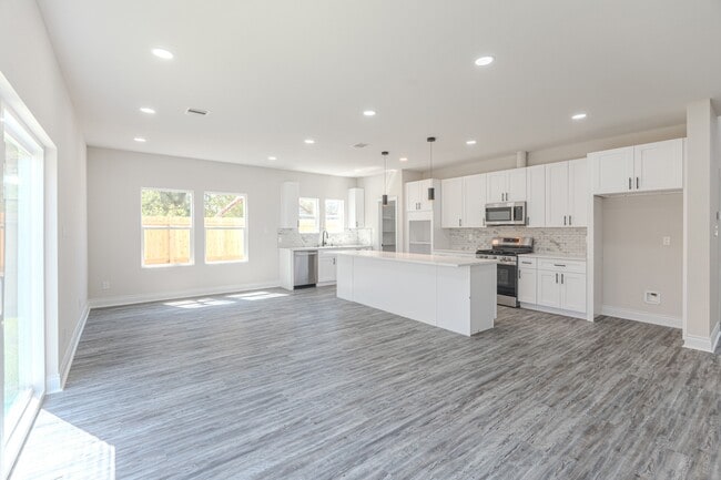 6814 Champion Ln
