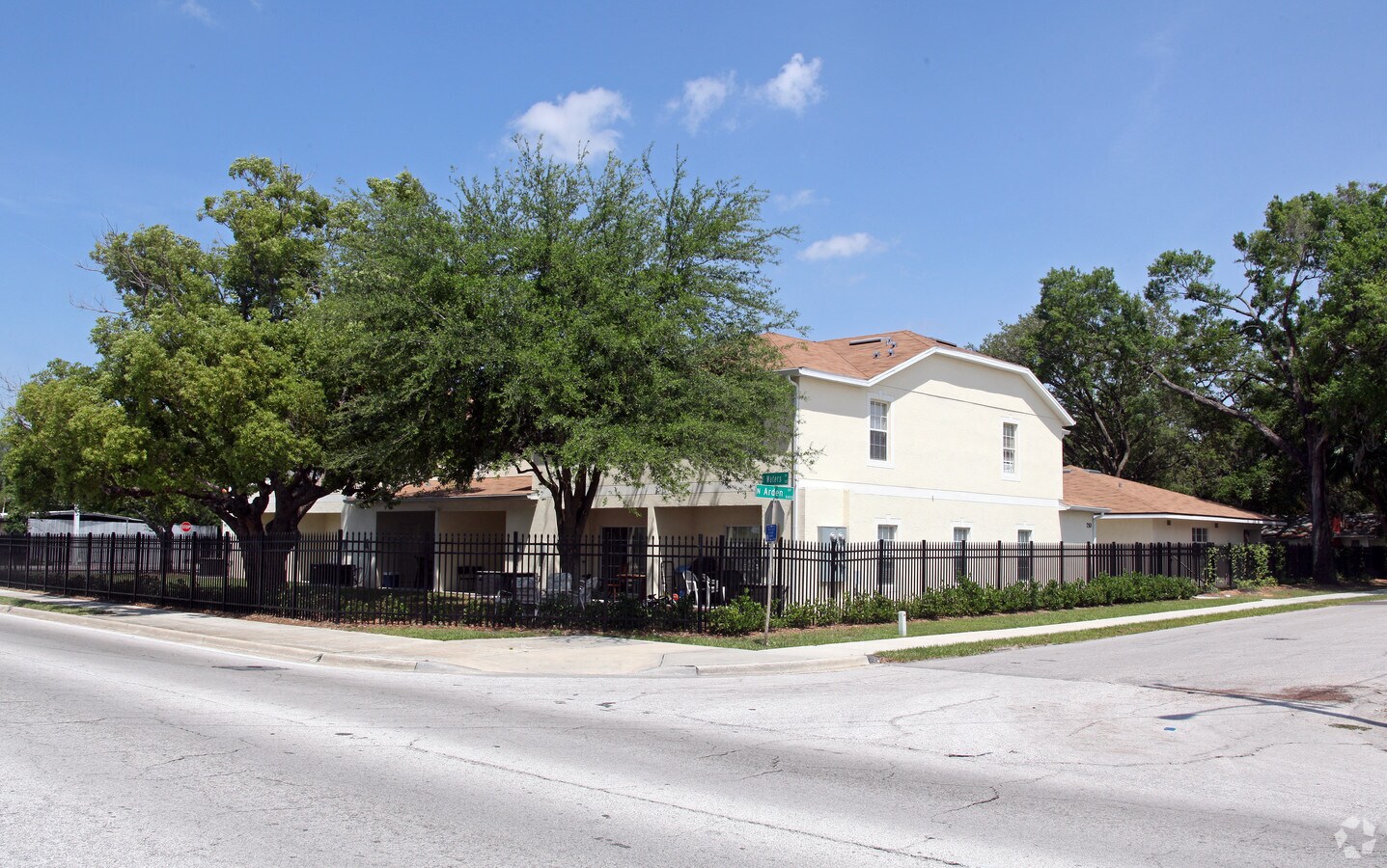 Photo - 750 E Waters Ave Apartments