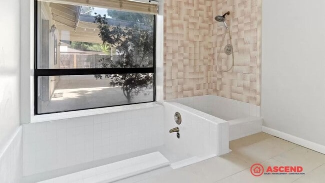 Photo - Gorgeous Home in 93314 Area!