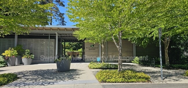 Building Photo - 12107 NE Bel Red Rd