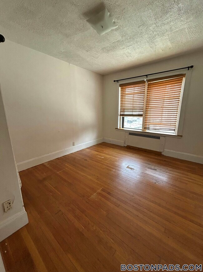 Photo - 1675 Beacon St Unit 2