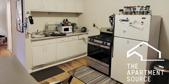 Building Photo - 923 W Waveland Ave Unit 2D
