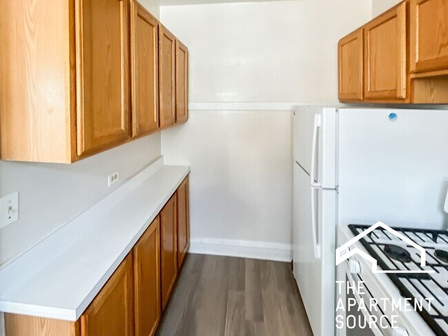 Building Photo - 1610 W Sunnyside Ave Unit 3W