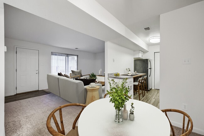 1 Bdrm Garden - Dining Room
