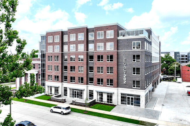 Building Photo - Legacy 202 - Luxury Student Housing Rental