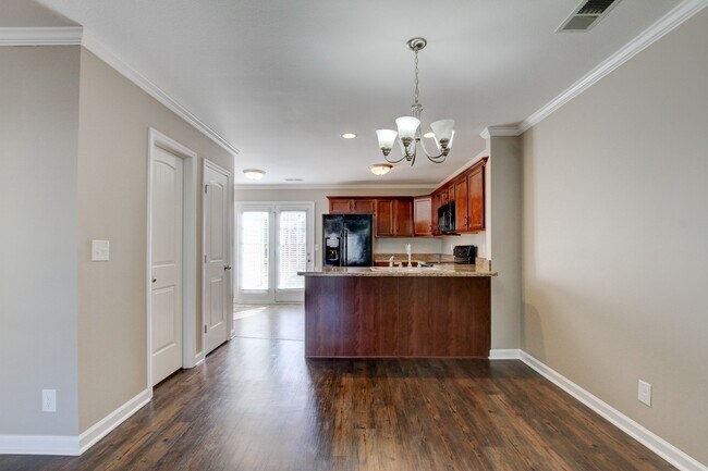 Photo - 322 Sam Houston Cir