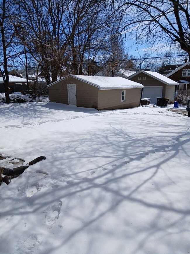 Photo - 2305 Broadway