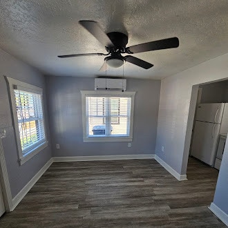 201-3 sala de estar/dormitorio - 16th Ave Apartments