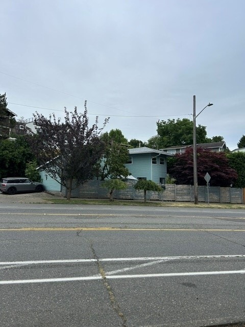 Building Photo - 4721 SW Admiral Way Unit 1