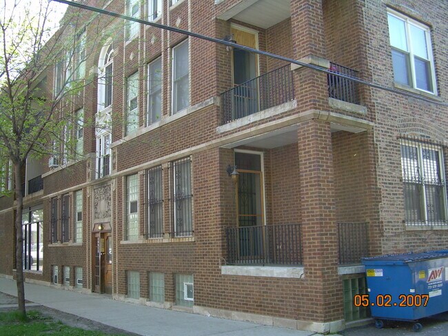 Building Photo - 4810 N Christiana Ave Unit 2W Rental