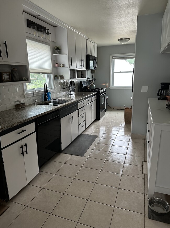 Building Photo - 1223 2nd St NE Rental