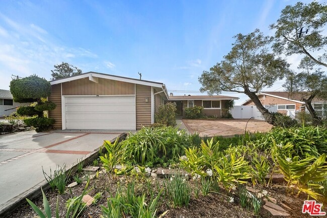 Building Photo - 27041 Whitestone Rd