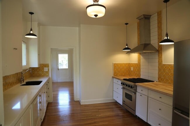 Photo - 2204 Parkway Dr