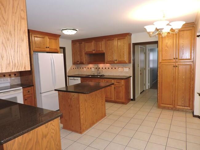 Photo - Email Linda@vacosold.com  or Call Office 8...