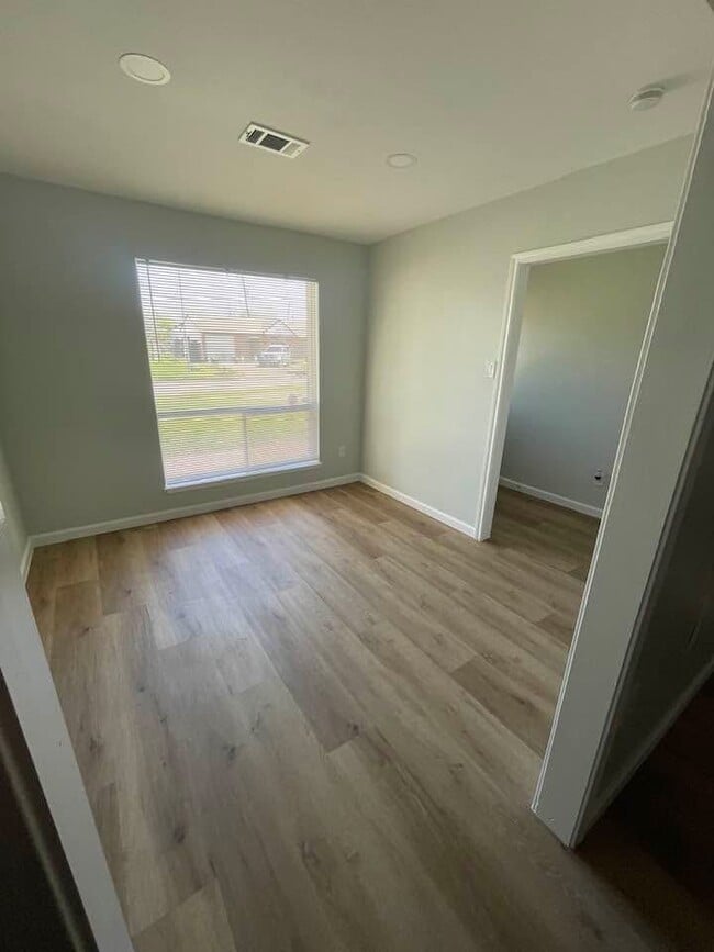 Photo - 11002 Segrest Dr