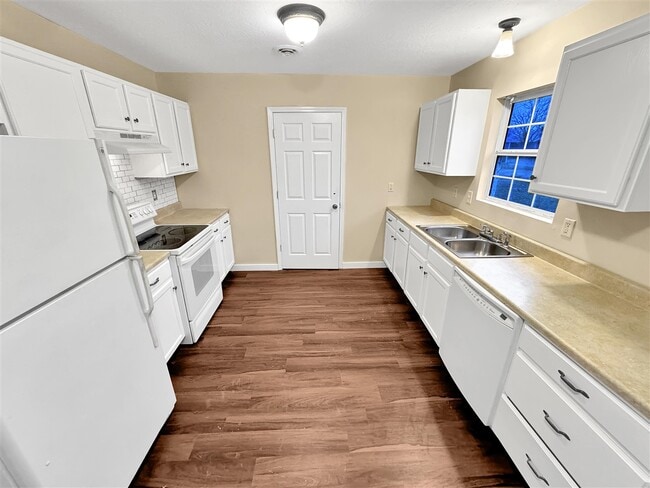 Photo - 403 E 7th St