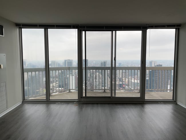 Building Photo - 544 N State St