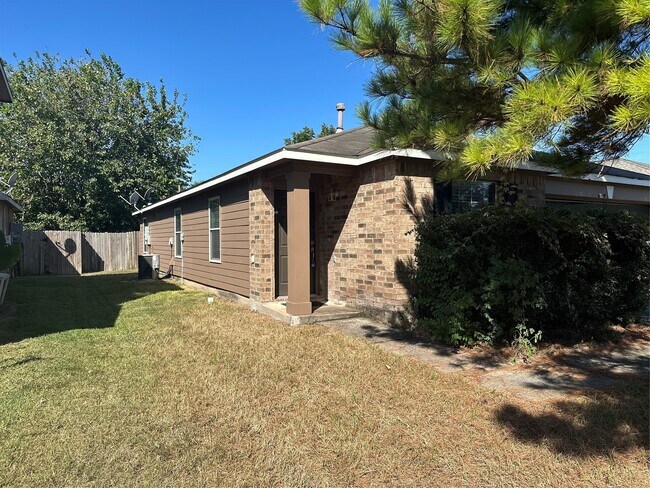 Building Photo - 16939 Suffolk Bridge Ln